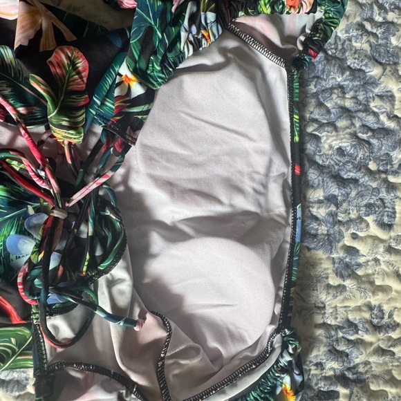 Floral Puff Sleeve Swimsuit - Picture 7 of 9